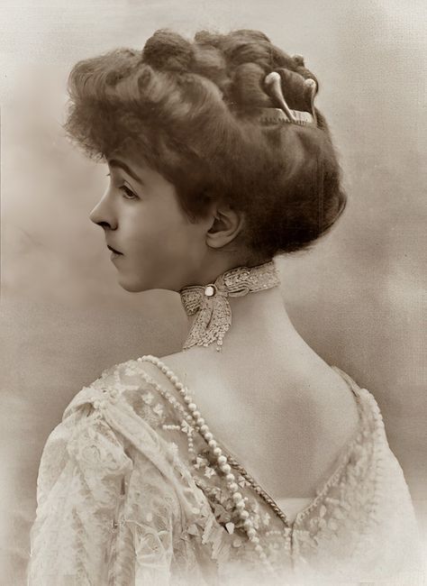 Gibson Girl Hair, Consuelo Vanderbilt, Edwardian Hair, Historical Hairstyles, Edwardian Hairstyles, Ziegfeld Girls, Victorian Hairstyles, The Gilded Age, Edwardian Dress