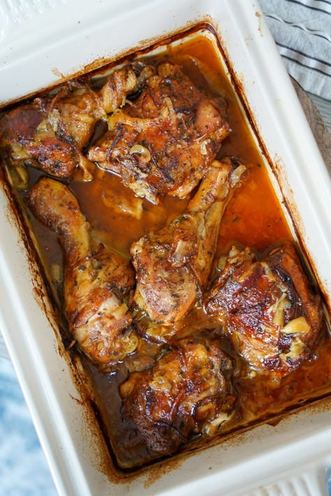 Southern Baked Chicken Chicken Quarter Dinner Ideas, Southern Dishes Dinners, Chicken Soul Food Recipes, Stewed Chicken Thigh Recipes, Country Dinners Comfort Foods, Traditional Southern Recipes, Soul Food Baked Chicken, Soul Food Chicken, Fried Chicken Sides