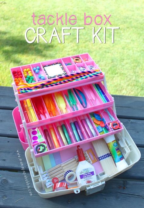 Tackle Box Craft Kit. This would be such a fun gift idea for a mini artist! Christmas Gift Baskets Diy, Arts And Crafts Kits, Themed Gift Baskets, Diy Gift Baskets, Diy Craft Kit, Kit Ideas, Festival Diy, Craft Kits For Kids, Tackle Box