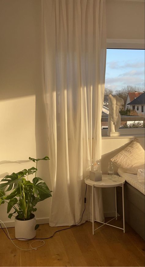 White Drapes Bedroom, Beige Curtains Bedroom, Clean Room Aesthetic, White Curtains Bedroom, Minimalistic Room, Bedroom Blinds, Elegant Curtains, Dreamy Room, Room Makeover Bedroom