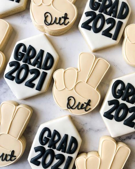 Graduation Party Cookie Ideas, Grad Cookies Ideas, Uf Graduation Party Ideas, Cookie Cake Graduation, High School Graduation Cookies Decorated, Grad Cookies 2023, Graduation Sugar Cookies 2024, Graduation Sugar Cookies Ideas, Grad Cookies Decorated