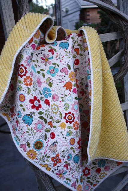 Chenille Baby Blanket, Heart Sewing, Ruffle Quilt, Rag Quilt Tutorial, Chenille Quilt, Chenille Crafts, Beginning Quilting, Sewing Machine Quilting, Chenille Blanket