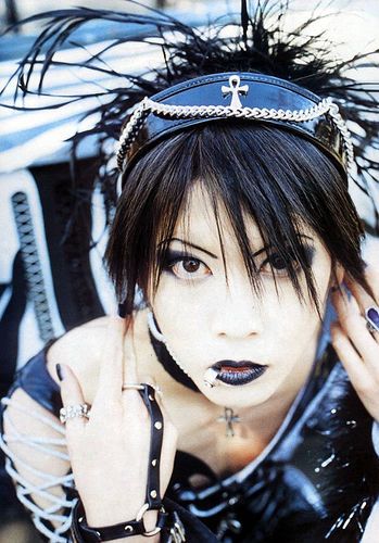 Due Le Quartz, Japan Pictures, Visual Kei Fashion, Urban Tribes, Kei Visual, Goth Subculture, Kei Fashion, Dir En Grey, J Fashion