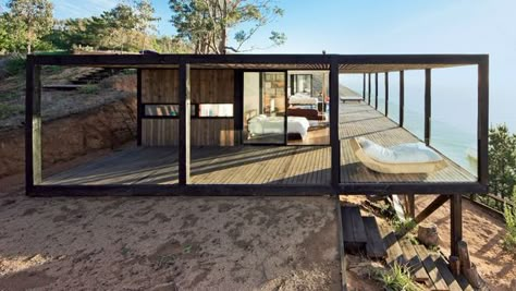 The roar of the sea is constant in this Chilean shelter (Credit: Sergio Pirrone) Coastal House, Bathroom Decorating, Glass House, Design Case, Contemporary Architecture, Container House, House Inspiration, Interior Architecture Design, Palm Springs