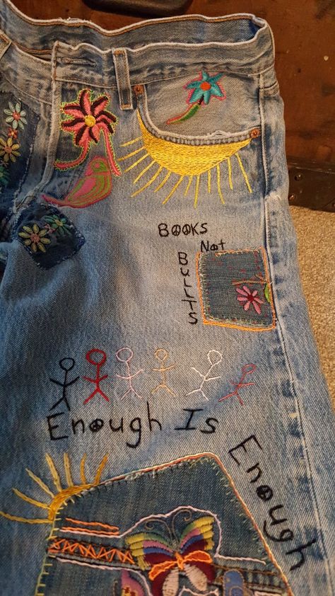 Denim Pants Embroidery, Embroidery Pants Ideas, Pants Embroidery Ideas, Embroidery On Pants, Embroidery On Jeans, Embroidery On Denim, Random Embroidery, Jean Art, Jeans Embroidery