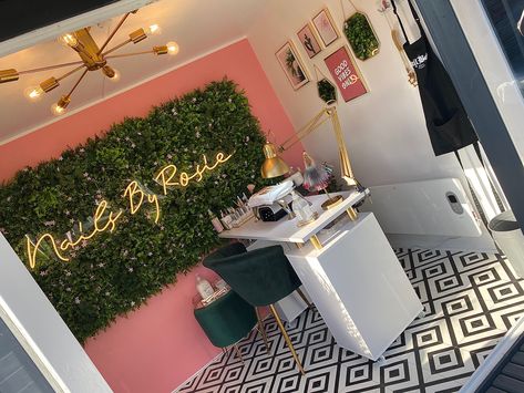 Small Lash Room Set Up, Nail Shop Decor Ideas, Nails Studio Ideas Salons, Estudio Nails, Home Nail Salon Ideas, Nail Studio Decor, Beauty Shop Decor, Nail Room Ideas, Tech Room