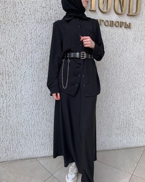 Mafia Hijab Style, Mafia Style Women Hijab, Mafia Outfit Women Hijab, Hijabi Black Outfit, Mafia Hijab, Mafia Outfit Ideas, Kebaya Modern Hijab Bridesmaid, Black Hijab Outfit, Bridesmaid Kebaya