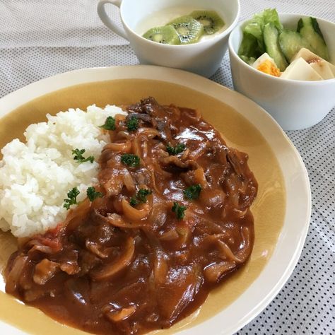 Hayashi rice (Japanese Beef Stew Rice) - Japanese recipe Japanese Beef Stew, Hayashi Rice, Rice Japanese, Easy Carbonara Recipe, Recipe Japanese, Western Dishes, Japanese Beef, Japanese Recipe, Stroganoff Recipe