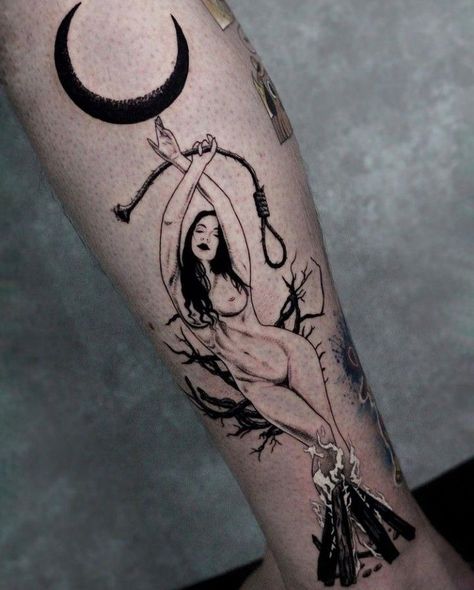 Gotik Tattoo, Tato Minimal, Wicked Tattoos, Witch Tattoo, Scary Tattoos, Creepy Tattoos, Geniale Tattoos, Spooky Tattoos, Gothic Tattoo