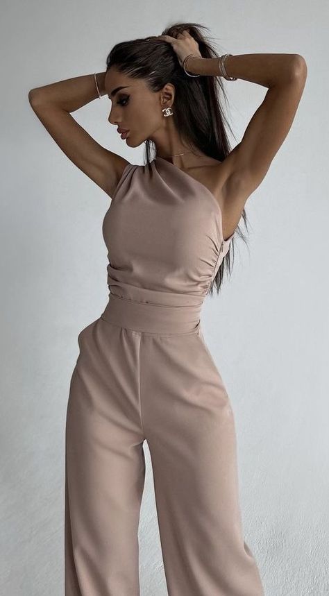 Casual Chique Stijl, Outfit Elegantes, Nude Outfits, Chique Outfit, Classy Jumpsuit, Jumpsuit Outfits, Jumpsuit Elegant, Classy Work Outfits, Looks Chic