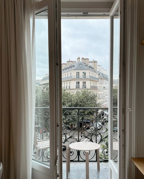 paris, I love you & I never want to come home🤍 Homes In Paris, Paris Apartment Interiors, Apartment Paris, Paris Flat, Paris View, Paris Winter, Paris Home, Apartment In Paris, Penthouse Apartment