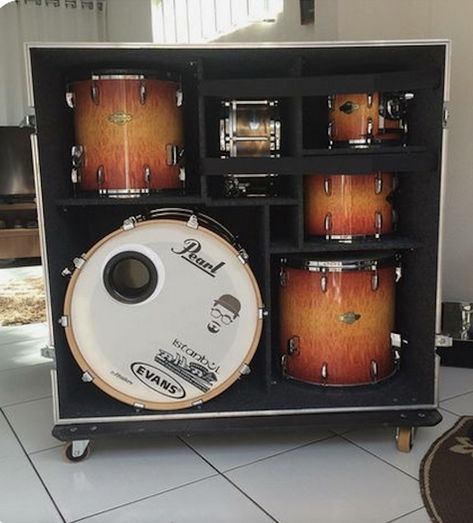 Drum Booth, Drum Storage, Guitar Country, Drum Cage, Drums Studio, Drum Tuning, Diy Drums, Music Room Design, Guitar Storage