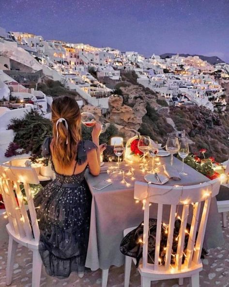 10 Loved Up Locations To Visit On A Valentine’s Day Date – Society19 Dream Dates, Honeymoon Places, Dream Honeymoon, Cute Date Ideas, Dream Date, Valentines Day Date, Best Honeymoon, Romantic Honeymoon, Romantic Places