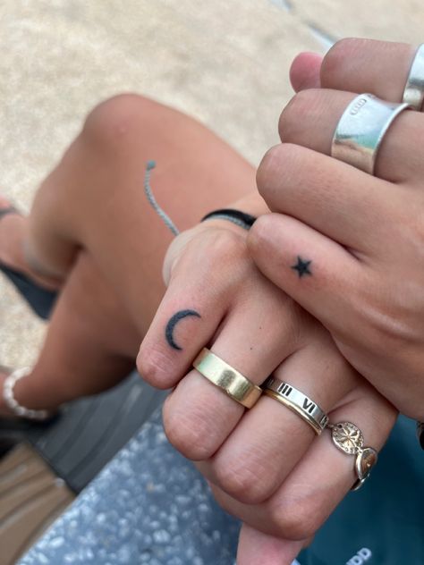 Star Finger Tattoo, Finger Tattoo, Star And Moon, Moon And Star, Simplistic Tattoos, Stars And Moon, Tatting, Moon, Tattoos