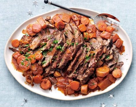 Ketchup and cider vinegar bring sweetness and tang to this fork-tender brisket. Accompanied by carrots and parsnips, it’s the perfect centerpiece of your Chanukah meal. Pressure Cooker Pot Roast, Instant Pot Pot Roast, Smothered Pork Chops, Easy One Pot Meals, Pot Roast Recipes, Simply Recipes, Roast Recipes, Roast Beef, One Pot Meals