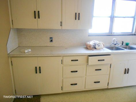 Would I paint my kitchen cabinets again? Painted Kitchen Cabinets Old House, Vintage Painted Kitchen Cabinets, Old White Kitchen Cabinets Redo, Painting Metal Kitchen Cabinets, Painting 1950s Kitchen Cabinets, Old Painted Kitchen Cabinets, 1950 Kitchen Ideas, Painting Old Cabinets Kitchen, Pine Kitchen Cabinets Makeover