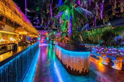 Tiki Bar Ideas, Tiki Restaurant, Neon Jungle, Tiki Bars, Tiki Bar Decor, Tiki Decor, Nightclub Design, Design Club, Tiki Tiki