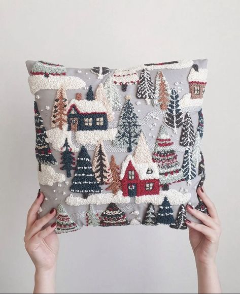 Christmas Punch, Mode Crochet, Punch Needle Patterns, Punch Needle Embroidery, Christmas Cushions, Christmas Pillows, Needle Punch, 자수 디자인, Punch Art