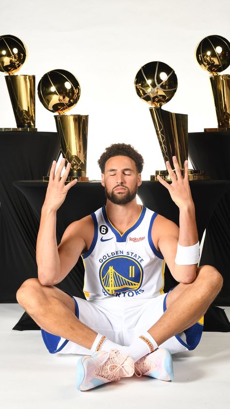 Media Day Pictures, Klay Thompson Wallpaper, Thompson Warriors, Golden State Warriors Pictures, Thigh Fat Workout, Nba Wallpaper, Curry Nba, Stephen Curry Pictures, Best Nba Players