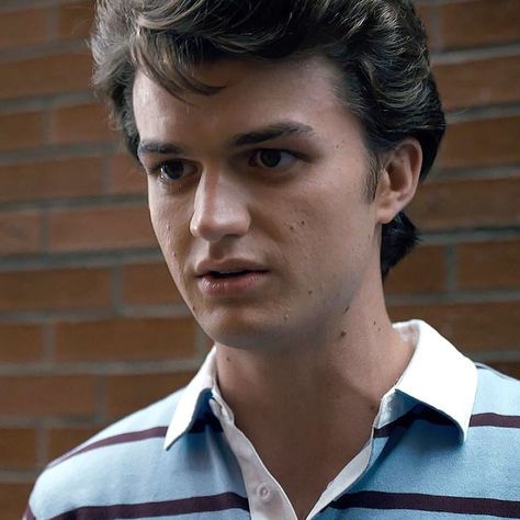 Joe Keery Icons, Steve Harrington Icons, Steve Harrington Aesthetic, Fotos Stranger Things, Stranger Things Icon, Stranger Things Season 1, Katie Douglas, Lucas Sinclair, Jim Hopper