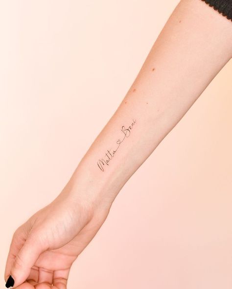 2 Name Tattoos For Women, Delicate Name Tattoos For Women, Fineline Name Tattoo, Child Name Tattoo Ideas, Tattoo Kids Names, Kid Name Tattoo Ideas Mothers, Tattoo Nombres, Small Name Tattoo, Forearm Name Tattoos