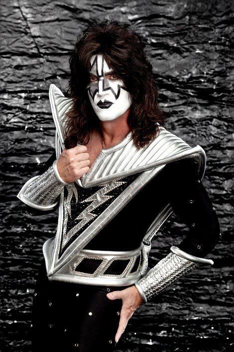 Tommy Thayer Tommy Thayer, Eric Singer, Vinnie Vincent, Eric Carr, Peter Criss, Kiss Army, Vintage Kiss, Black And White Face, Paul Stanley