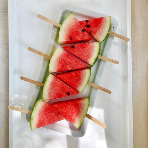 Susy "Q" Styles on Instagram: “Watermelon weekend for sure... easy way to serve by putting a popsicle stick thru the rine. #refreshing  #watermelon  #summertimetreats…” Sorbet Plating, Watermelon Sticks, Watermelon Sorbet, Holiday Room, Cut Watermelon, Popsicle Stick, Food Cart, Hors D'oeuvres, Fruit Platter