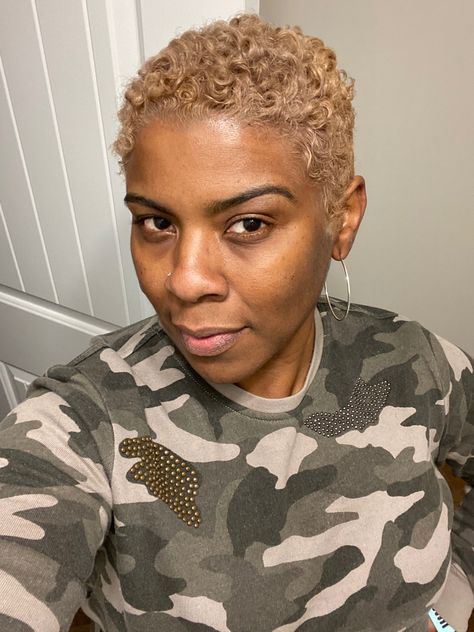 Rose Gold Pixie Haircut Black Women, Ash Blonde Short Hair Black Women, Blonde Twa Black Women, Honey Blonde Twa, Honey Blonde Pixie Haircut Black Women, Honey Blonde Pixie Cut, Curly Twa, Tapered Hairstyles, Tapered Haircut For Women