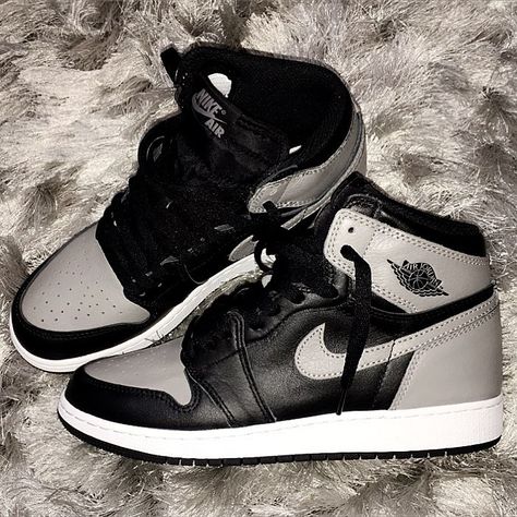 Air Jordan Retro 1 Shadow || pinterest ; @xclusivejay 🤤🖤 Tenis Nike Jordan, Nike Tn Shoes, Air Jordan Retro 1, Nike Shoes (men), Dr Shoes, Pretty Shoes Sneakers, All Nike Shoes, Nike Jordan Retro, Shoes Sneakers Jordans