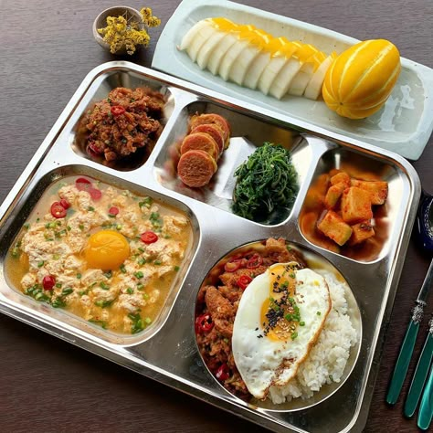 Lunch Tray Aesthetic, School Lunch Korea, Korean Food Delivery, Cheap Meal Ideas, Simple Family Meals, K Food, Cheap Meal, Cheap Dinner Recipes, Healthy Lifestyle Food