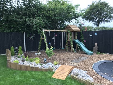 Outdoor Garden Play Area, Garden With Kids Play Area, Pergola Play Area, Back Garden Play Area, Backyard Ideas With Pool And Playground, Playground In Garden, Garden Play Area Ideas Diy, Kid Area Backyard, Garden Children Play Area