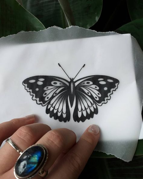 Neotrad Butterfly Tattoo, Butterfly Tattoo Old School Black, Traditional Style Butterfly Tattoo, Butterfly Tattoo American Traditional, Blackwork Butterfly Tattoo, Hygge Tattoo, American Traditional Butterfly Tattoo, Vintage Butterfly Tattoo, Drawing Butterflies