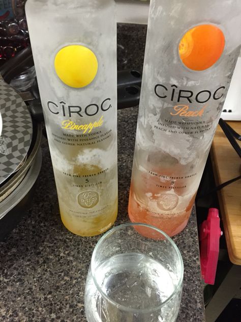 Vodka Fake Story, Vodka Aesthetic, Acholic Drinks, Ciroc Peach, Alcohol Ideas, Ciroc Vodka, Pineapple Vodka, Happy Juice, Layered Drinks