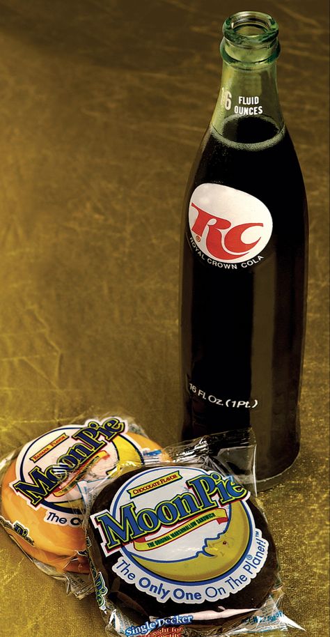 Visit the RC Cola and Moon Pie Festival - Tennessee Home and Farm Rc Cola And Moon Pie, Moon Pie, Moon Pies, Rc Cola, Childhood Memories 70s, San Pellegrino, Retro Recipes, Vintage Memory, Oldies But Goodies