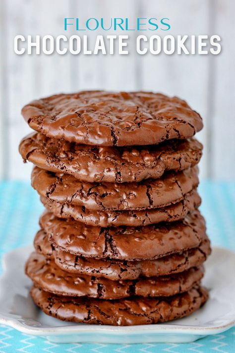 These rich and decadent Flourless Chocolate Cookies have a delicate crispy and chewy texture and are packed with chocolate flavor! Each bite of these delicious chocolate cookies is filled with the perfect amount of chocolate flavor for the true chocolate lover! Perfect for potlucks, special occasions, and Friday nights. // Glorious Treats #chocolatecookies #glutenfreebaking #chocolatedesserts #cookies #baking Flourless Chocolate Cookies, Chocolate Fudge Cookies, Flourless Cookies, Fudge Cookies, Chocolate Sugar Cookies, Chocolate Cookie Recipes, Mexican Dessert, Flourless Chocolate, Mini Chocolate Chips