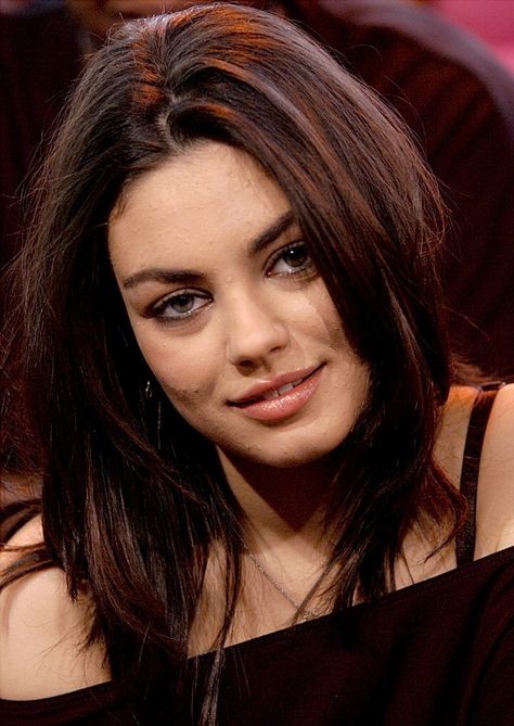 Mila Kunis ( retro closeup ) appearing at MTV/TRL studios New York City, NY ( May 6, 2004 )shared to groups 2/25/23 Mila Kunis 90s, Mila Kunis Makeup, Mila Kunis Ashton, Mtv Trl, Mila Kunis Style, 90s Model, Mila Kunis, City New York, Beauty Icons