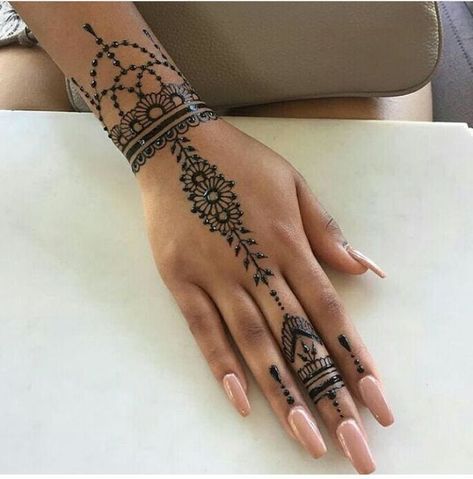 Ring Mehndi Design, Henne Tattoo, Henna Style Tattoos, Henna Inspired Tattoos, Henna Hand, Cute Henna, Tato Henna, Female Tattoos, Henna Tattoo Hand