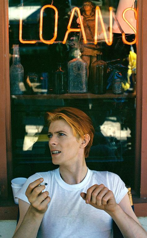 David Bowie – Behind the Scenes of The Man Who Fell to Earth | Painted Wolf Man Who Fell To Earth, Duncan Jones, Drag Ideas, Photo Star, Space Oddity, Robert Mapplethorpe, Major Tom, Images Harry Potter, Photographie Portrait Inspiration