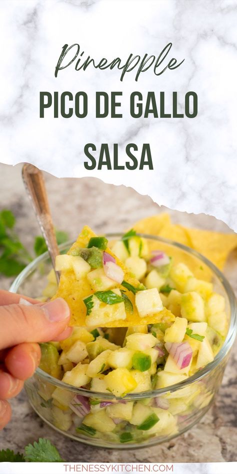 Sweet and slightly spicy, this fresh and colourful homemade salsa is perfect for topping tacos, burrito bowls or on its own as a snack! Pineapple Pico, Fresh Salsa Recipe, Summer Appetizers Easy, Homemade Nachos, Fresh Summer Salad, Healthy Appetizer Recipes, Burrito Bowls, Spicy Salsa, Healthy Dips