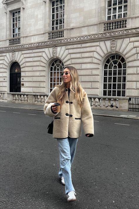 This expensive-looking Mango jacket sold out in hours when it first landed. Now it's finally back in stock, but not for long. click to shop it here. Europe Fall Outfits, Outfits For 2023, Mango Coats, Japan Outfits, Fur Coat Outfit, New York Outfits, Faux Shearling Jacket, Paris Chic, London Outfit