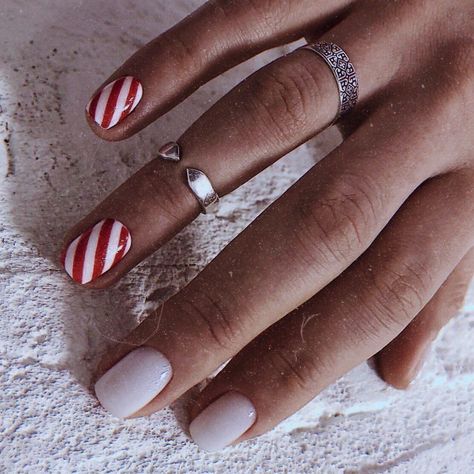 Christmas Shellac Nails, Manicure Shellac, Shellac Nail Designs, Shellac Manicure, Nails Art Ideas, Romantic Nails, Christmas Gel Nails, Daisy Nails, Nail Design Ideas