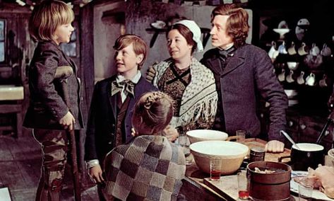 Scrooge Movie, Scrooge 1970, Alec Guinness, Steampunk Festival, Ebenezer Scrooge, Food On The Table, Classic Christmas Movies, Old Shows, Victorian Steampunk