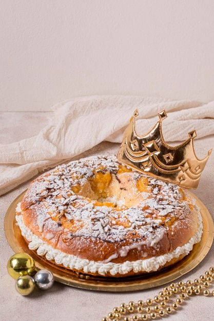 High angle epiphany day food on golden plate with crown. Download it at freepik.com! #Freepik #freephoto #food #cake #cooking #eat Epiphany Wallpaper Aesthetic, Epiphany Dinner Twelfth Night, The Epiphany, Royal Gold Crown With Pinched Shape, Gold Regal Crown With Pinched Shape, Graphic Design Assets, High Angle, Epiphany, Free Photos