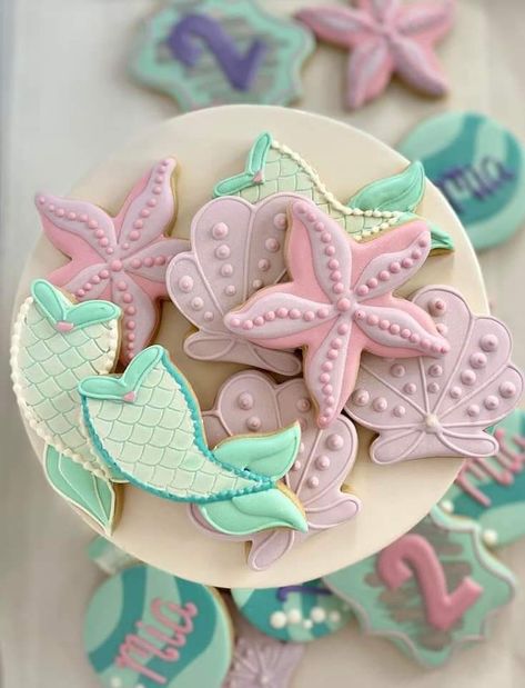 Seashell Cookies, Beach Theme Wedding Cakes, Mermaid Cookies, Ariel Party, Beach Cookies, Ocean Birthday Party, Mermaid Theme Birthday Party, Happy Birthday Decor, Mermaid Party Favors