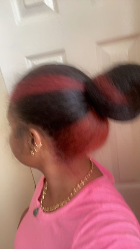 Skunk Patch Natural Hair, Red Skunk Stripe 4c Hair, Ways To Dye Your Hair Red, Burgundy Skunk Stripe Natural Hair, Red Skunk Stripe Hair Black Women, Skunk Stripe And Peekaboo, Skunk Stripe Hair Brown, Sunk Stripes Hair, Stunk Strip Hairstyles