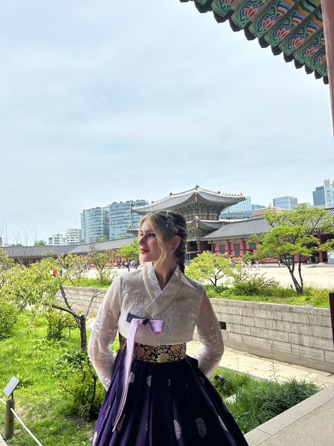 #southkorea #seoul #korea #fashion #hanbok #aesthetic #hairstyles #hairideas #koreanstyle #koreanmakeup #travel Hanbok Hairstyle, Hanbok Aesthetic, Aesthetic Hairstyles, Seoul Korea, Korea Fashion, Korean Makeup, Study Abroad, Seoul, Korean Fashion