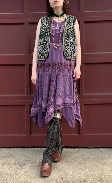 Whimsigoth style outfit, 90s dress, 60s velvet vest, lace up boots Whimsigothic Aesthetic 90s, Whimsigoth Vest Outfit, Whimsigoth Skirt Outfit, Wizard Outfit Aesthetic, Pink Whimsigoth Outfit, 90s Vest Outfits, Whimsigoth Aesthetic Outfits, Moon Inspired Outfits, Dark Purple Outfit