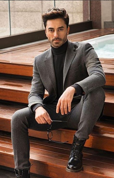 Winter Wedding Suits, Turtleneck Suit, Winter Outfits Casual, Casual Winter Outfit, Outfit Ideas Winter, Mens Winter Fashion Outfits, Stylish Mens Suits, Outfit Ideas Casual, Blazer Outfits Men