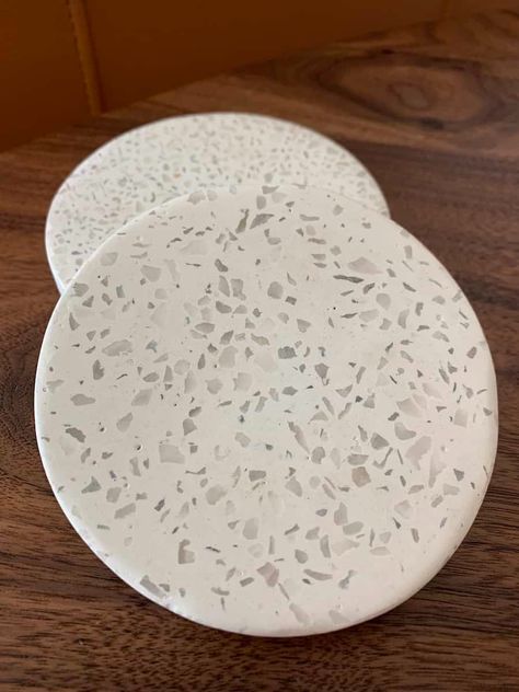 Terrazzo Coasters Diy, Diy Terrazzo Coaster, Terrazzo Crafts, How To Make Terrazzo, Terrazo Tile, Cement Countertop, Ikea Cork, Terrazzo Art, Diy Terrazzo