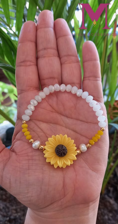 Sunflower Jewelry Diy, Sunflower Stuff, Sunflower Bracelet, Madhubani Paintings, Diy Birthday Decorations, Fancy Jewelry, Stretchy Bracelets, Bead Jewellery, Clay Beads